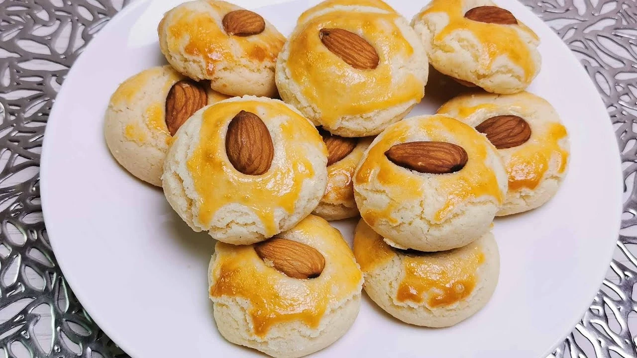 ALMOND KHATAI (1 KG)